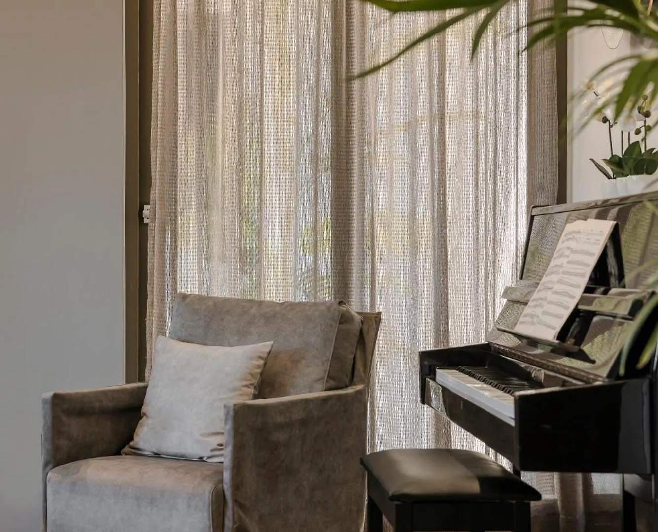 Aparktion The Grand Maistro Lixouri