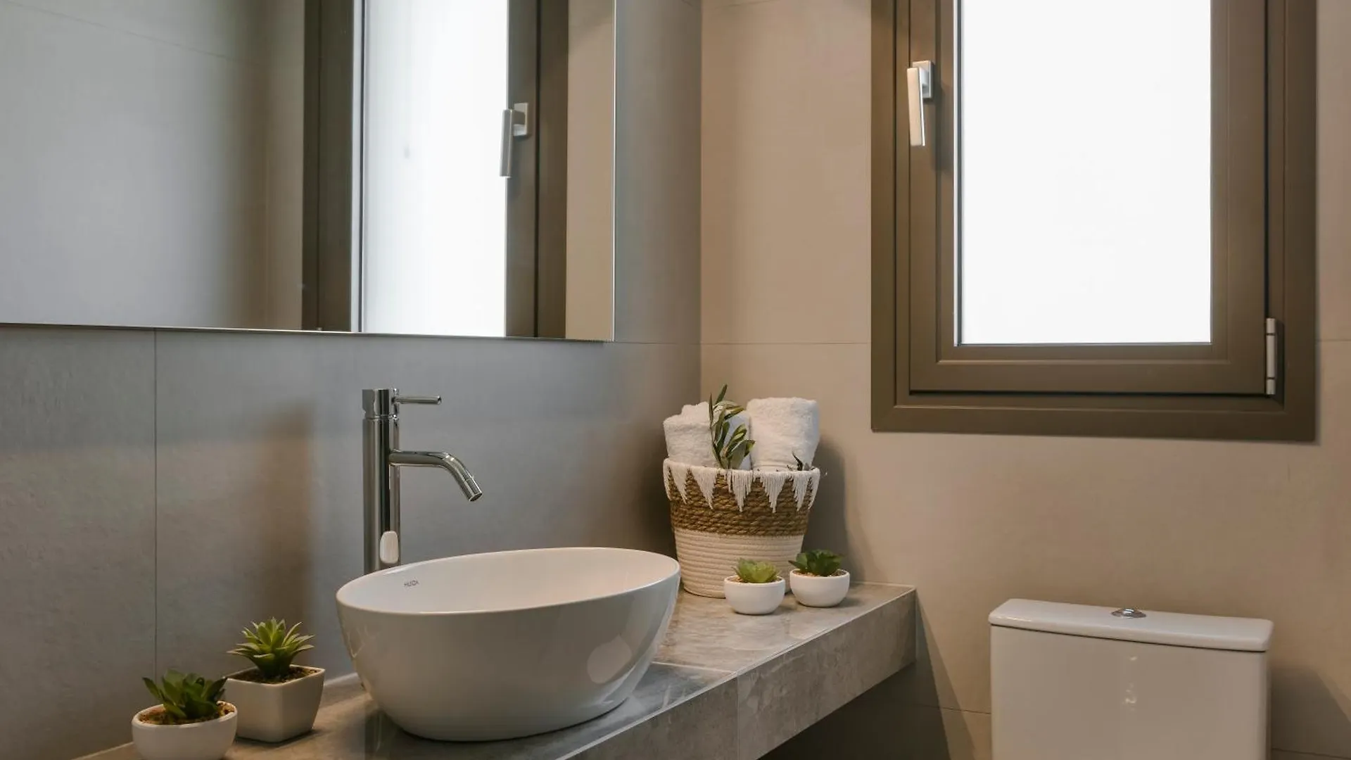 Aparktion The Grand Maistro Lixouri